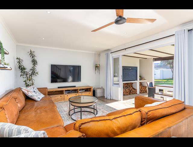 4 BEDROOM HOUSE FOR SALE IN FLAMINGO VLEI
